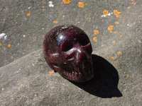 Cráneo de cristal granate #1155